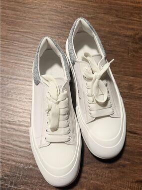 Alexander McQueen White Low-Top Sneakers with Silver Glitter Heel